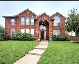 1020 Vestal Ln in Carrollton, TX - Building Photo