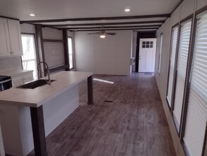 39784 S Thibodeaux Rd in Ponchatoula, LA - Foto de edificio - Building Photo