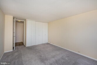 4000 N Charles St-Unit -809 in Baltimore, MD - Foto de edificio - Building Photo