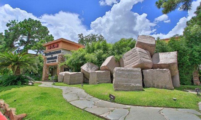 SunBlossom Woodlake in Houston, TX - Foto de edificio - Building Photo
