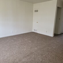 631 W Hedges Ave in Fresno, CA - Building Photo - Building Photo