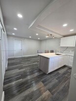 16400 NE 17th Ave in North Miami Beach, FL - Building Photo