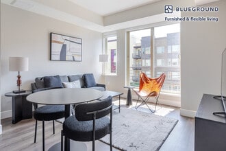 545 San Antonio Rd in Mountain View, CA - Foto de edificio - Building Photo