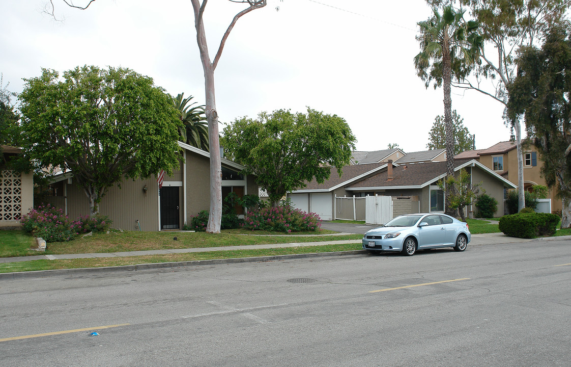 2445-2449 Orange Ave in Costa Mesa, CA - Building Photo