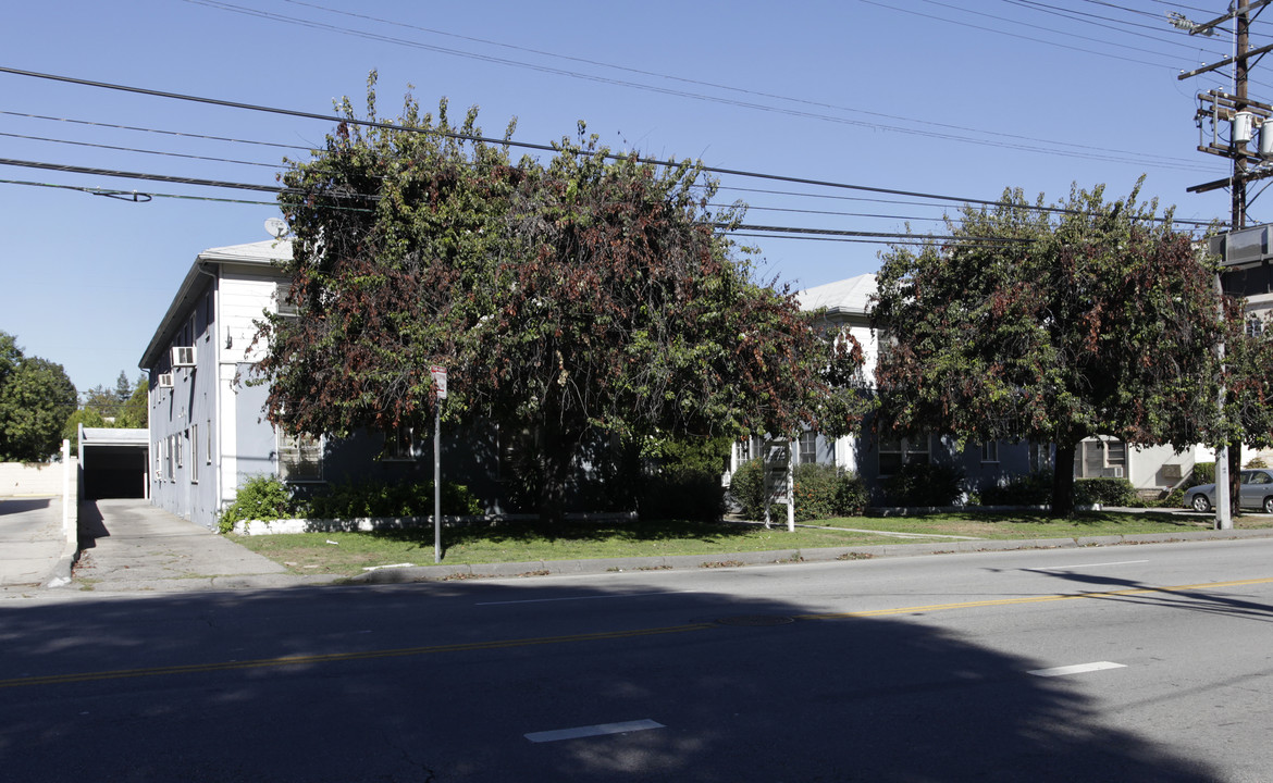 11047-11053 Moorpark St in North Hollywood, CA - Building Photo