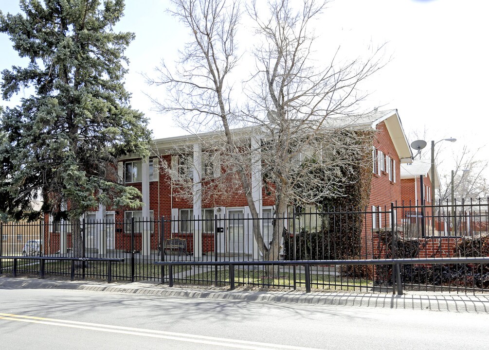 Evergreen Manor in Denver, CO - Building Photo