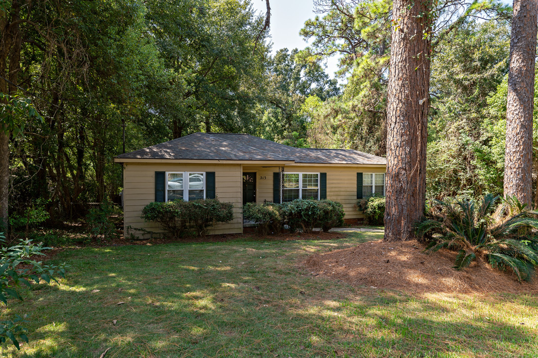 213 Alpine St in Chickasaw, AL - Building Photo