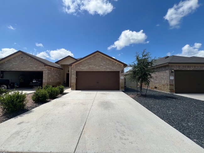 1141-1143 Stanley Wy in Seguin, TX - Building Photo - Building Photo