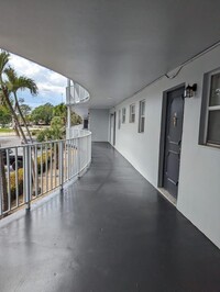 443 NE 195th St in Miami, FL - Building Photo - Building Photo