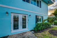 736 NE 34th Ct in Oakland Park, FL - Foto de edificio - Building Photo