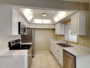 2014 Cambridge Dr in Sarasota, FL - Building Photo - Building Photo