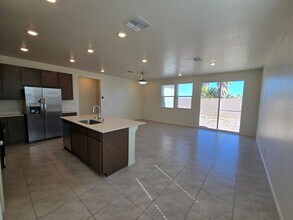 8910 Lucky Crest St in Enterprise, NV - Foto de edificio - Building Photo