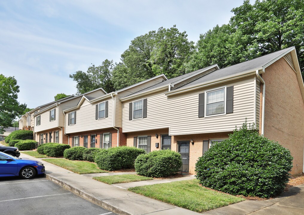 Salem Village in Charlotte, NC - Building Photo