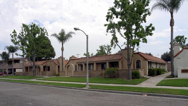 7730 Magnolia Ave in Riverside, CA - Building Photo - Building Photo