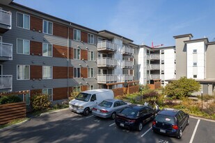 Northgate Villa Condominium Community in Seattle, WA - Building Photo