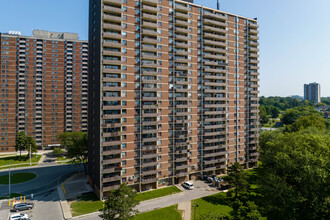 Dentonia Place in Toronto, ON - Building Photo - Building Photo