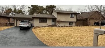 6048 Fireside Dr in Rockford, IL - Building Photo