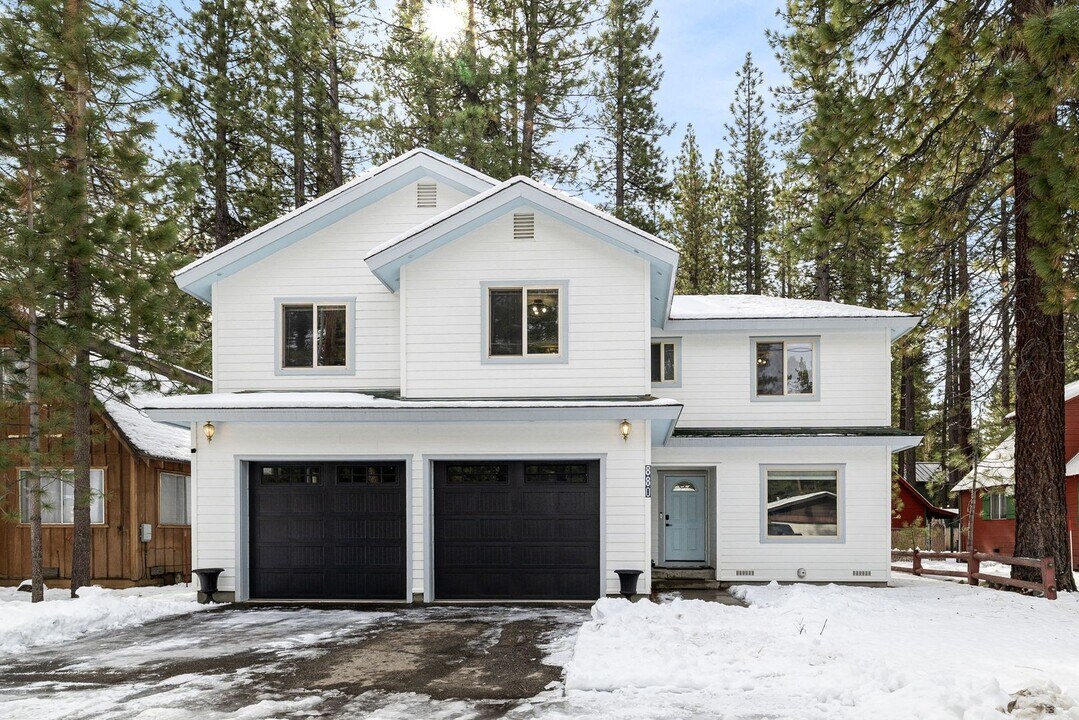 880 Los Angeles Ave in South Lake Tahoe, CA - Building Photo