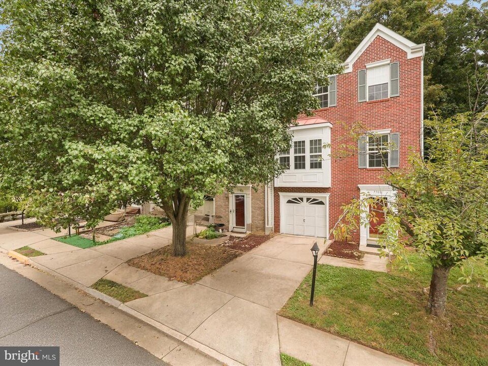 7700 Shadowcreek Terrace in Springfield, VA - Building Photo