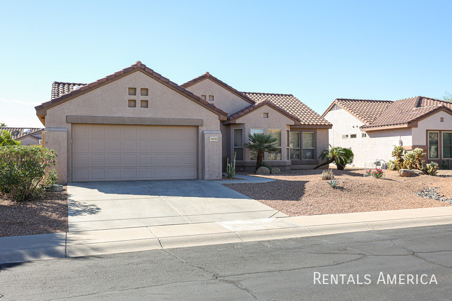 16235 W Tuscany Way in Surprise, AZ - Foto de edificio