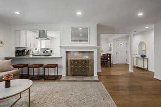22335 Kittridge St in Canoga Park, CA - Foto de edificio - Building Photo
