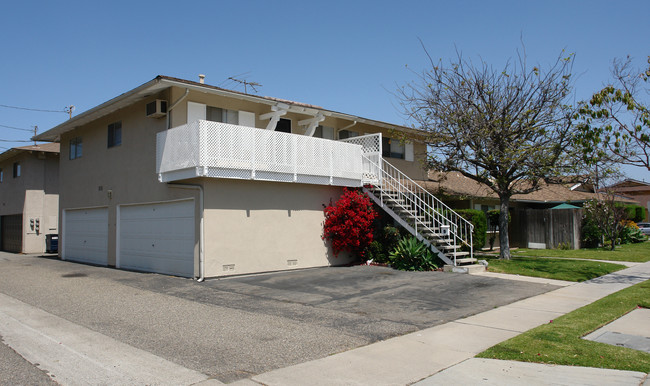 7672 Amazon Dr in Huntington Beach, CA - Building Photo - Building Photo