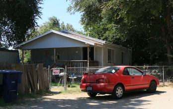 18328 S Airport Way in Manteca, CA - Foto de edificio - Building Photo