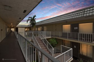 1007 W Prospect Rd in Fort Lauderdale, FL - Foto de edificio - Building Photo