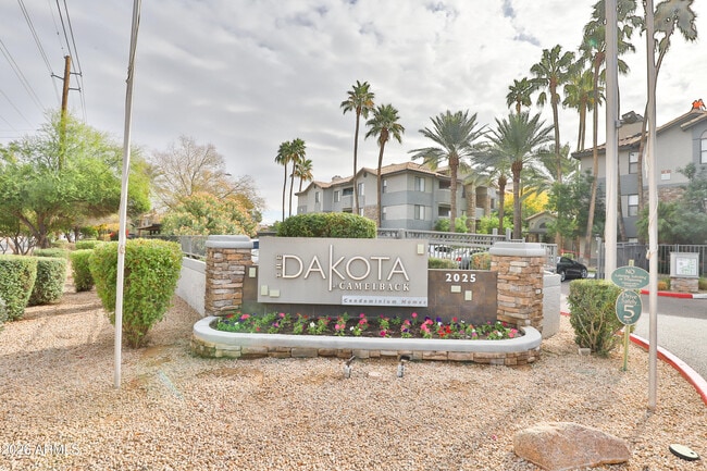 property at 2025 E Campbell Ave