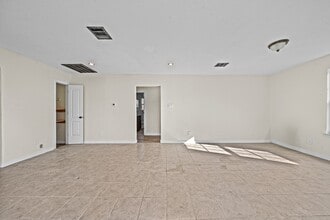 6911 Sherwood Dr in Houston, TX - Building Photo - Building Photo