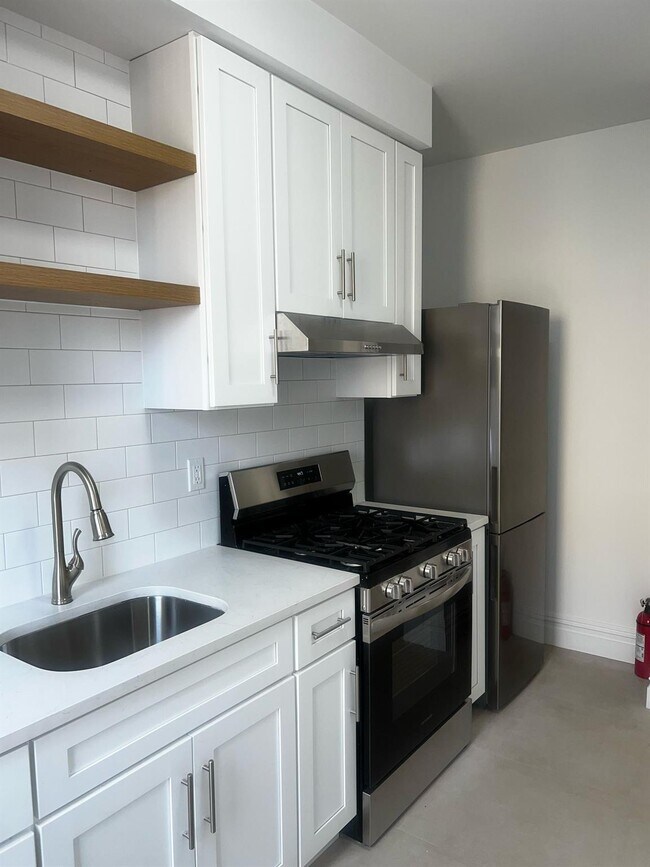 157 E 32nd St in Brooklyn, NY - Building Photo - Building Photo