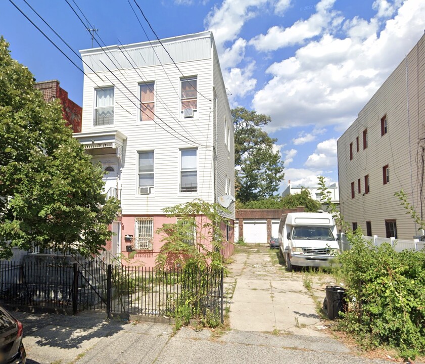 745 Schenck Ave in Brooklyn, NY - Building Photo