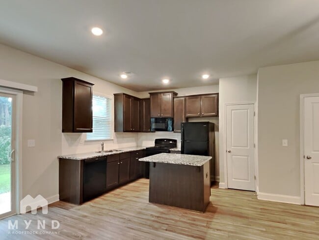 3413 Sumersbe court in College Park, GA - Building Photo - Building Photo