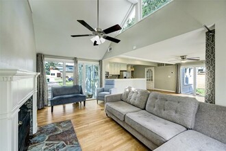 713 Sue Barnett Dr in Houston, TX - Building Photo - Building Photo