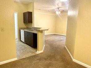 Prairie Pointe Apartments in Dodge City, KS - Building Photo - Interior Photo