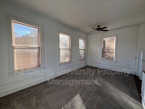 112 NE 1st St in Micanopy, FL - Foto de edificio - Building Photo