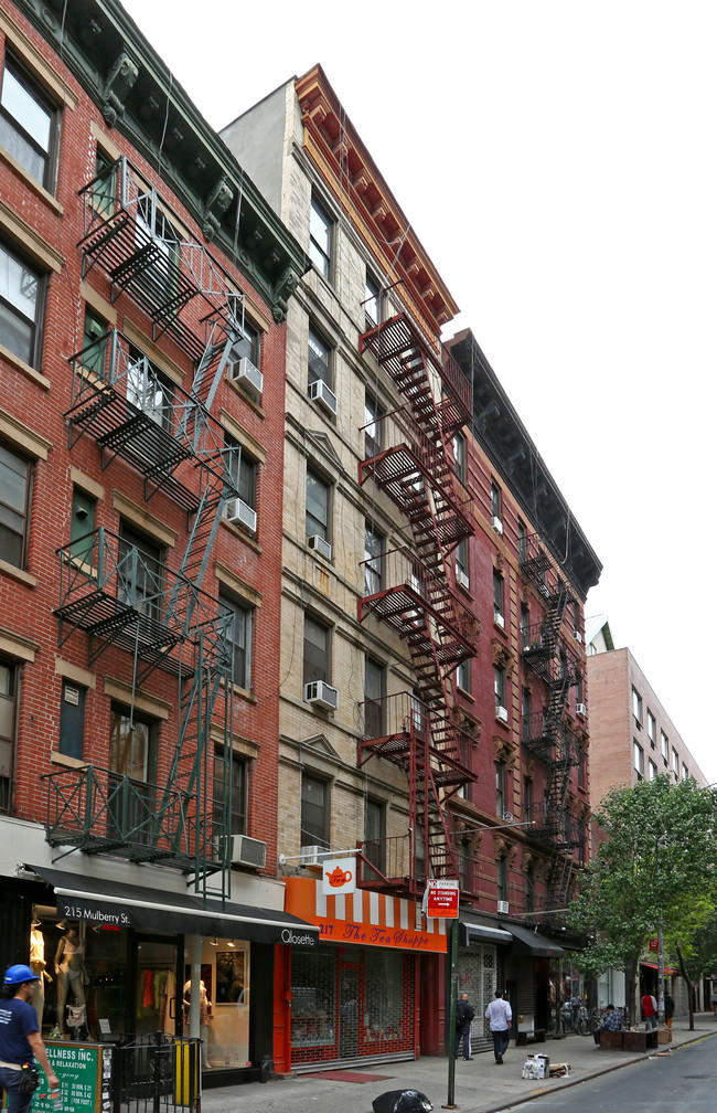 217 Mulberry St in New York, NY - Building Photo - Building Photo