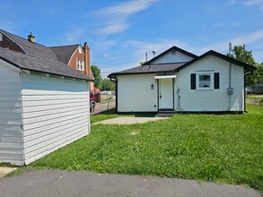2407 E Center St in Kingsport, TN - Foto de edificio - Building Photo