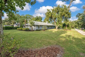 235 Oakdale St in Windermere, FL - Foto de edificio - Building Photo