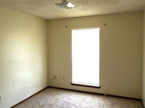 7904 NW Terrace Hills Blvd in Lawton, OK - Building Photo - Building Photo
