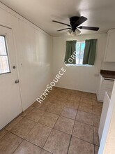 25498 Dayton Ave in Barstow, CA - Foto de edificio - Building Photo