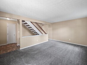 McMillen Woods Apartments in Newark, OH - Building Photo - Building Photo
