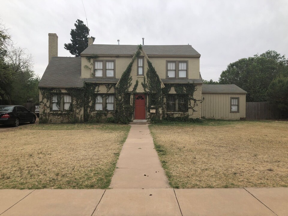 1905 29th St in Lubbock, TX - Building Photo