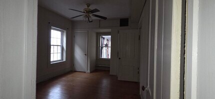 217 S Cross St in Oconomowoc, WI - Building Photo - Building Photo