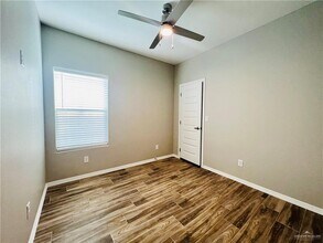 4213 La Vista Ave-Unit -2 in McAllen, TX - Building Photo - Building Photo