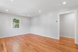 16 Treat Ave in Stamford, CT - Building Photo - Building Photo