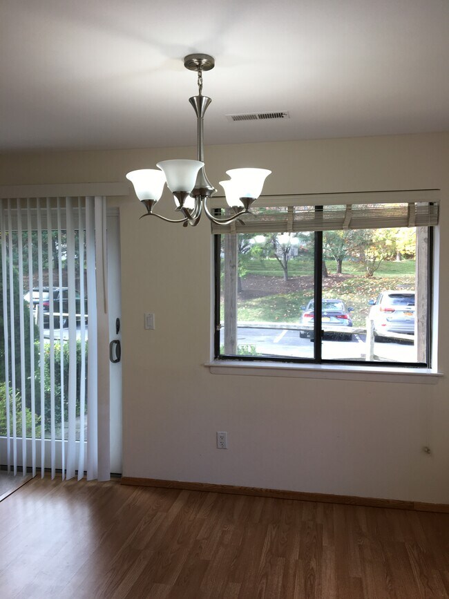 138 Deer Run, Unit 138 in Chappaqua, NY - Foto de edificio - Building Photo