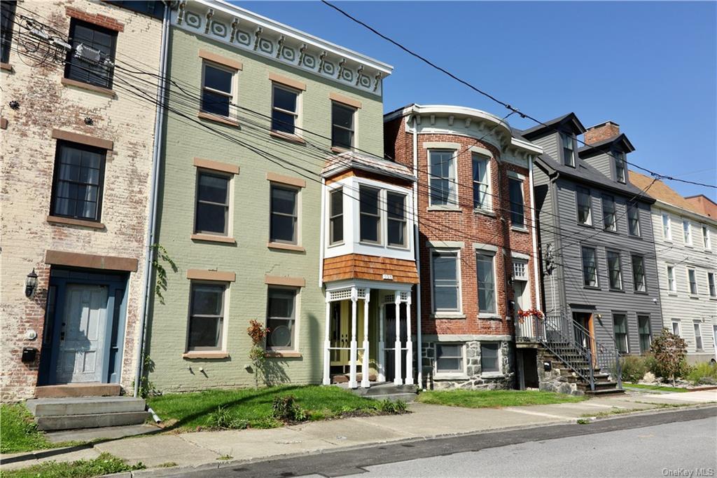 125 Montgomery St in Newburgh, NY - Building Photo