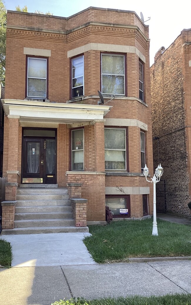 7033 S Emerald Ave in Chicago, IL - Building Photo - Building Photo