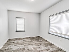 555 E Harmon Dr in Midwest City, OK - Building Photo - Building Photo